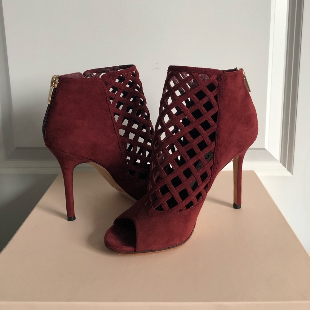 Jimmy Choo “132 Drift”—Size 37 in Claret